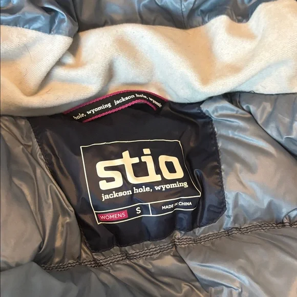 Stio Women's Navy Puffer Jacket - Picture 4 of 6